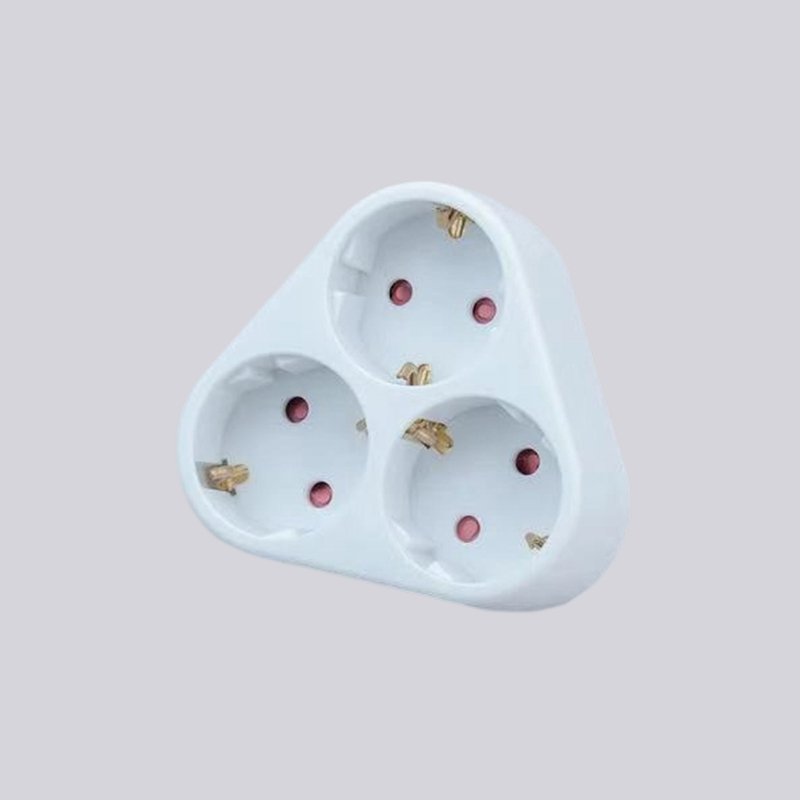 Adattatore triangolare a tre spine tonde tipo tedesco G01-03A