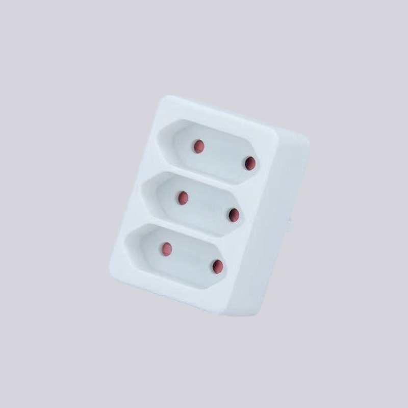 Adattatore a tre spinotti piatti G01/3